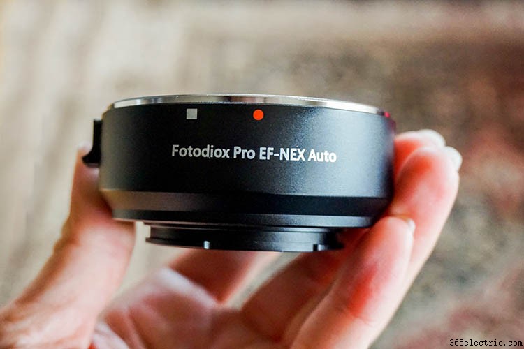Adaptador FotodioX: cómo montar tu objetivo Canon EF en una cámara Sony E-Mount