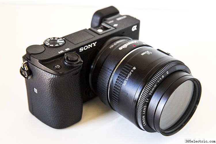 Adaptador FotodioX: cómo montar tu objetivo Canon EF en una cámara Sony E-Mount
