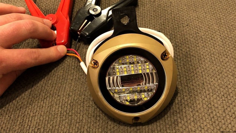 Review e instalación Lumitec SeaBlazeX2: luces sumergibles LED para barco