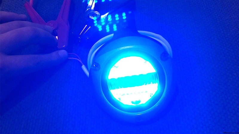 Review e instalación Lumitec SeaBlazeX2: luces sumergibles LED para barco