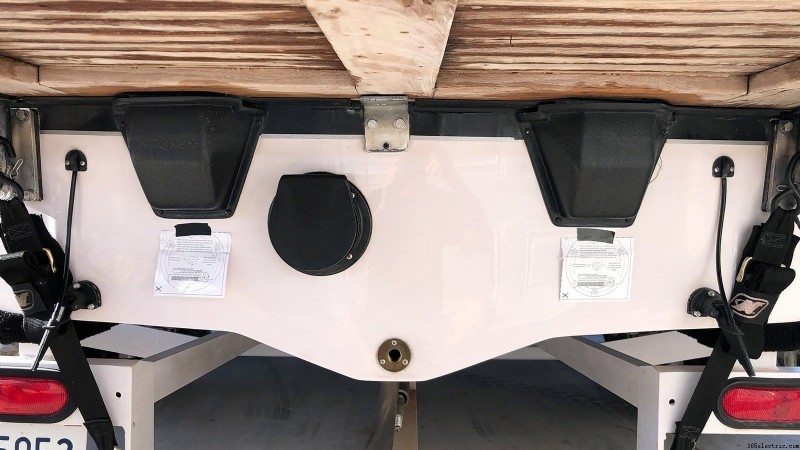 Review e instalación Lumitec SeaBlazeX2: luces sumergibles LED para barco