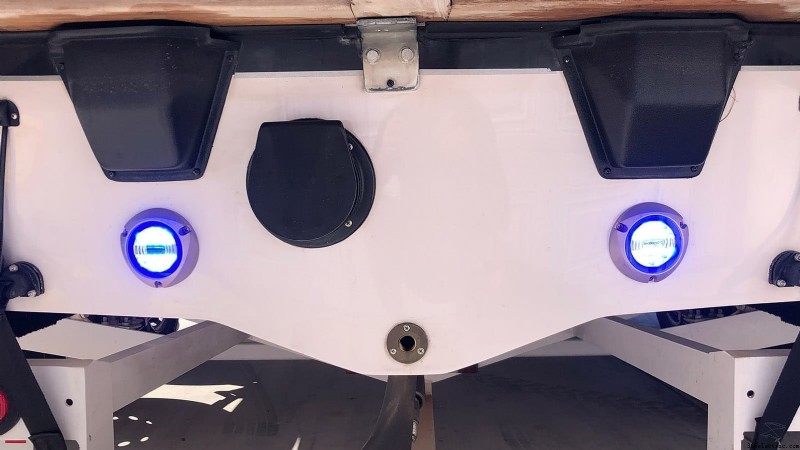 Review e instalación Lumitec SeaBlazeX2: luces sumergibles LED para barco