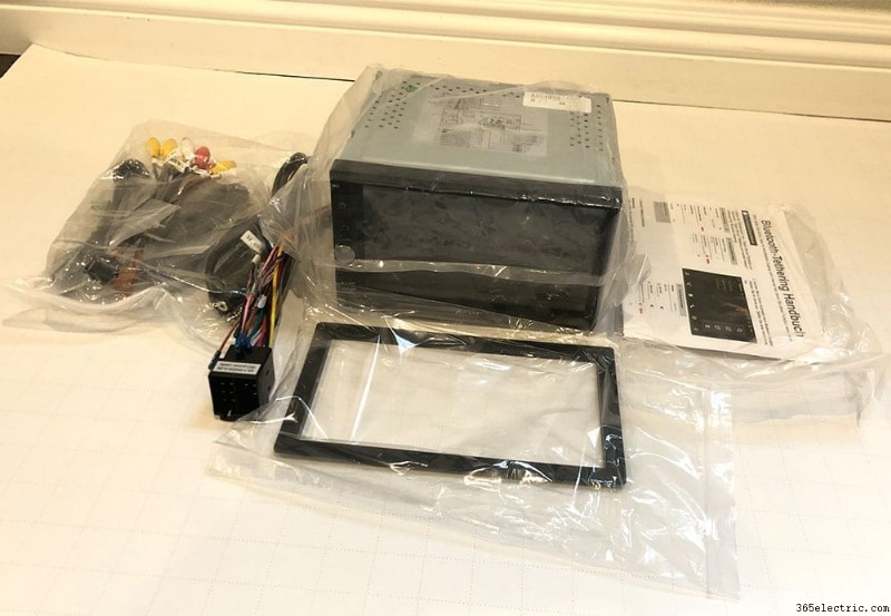 Instalación y análisis de unidad principal Double DIN en Mercedes CLK 320 (2002–2005)