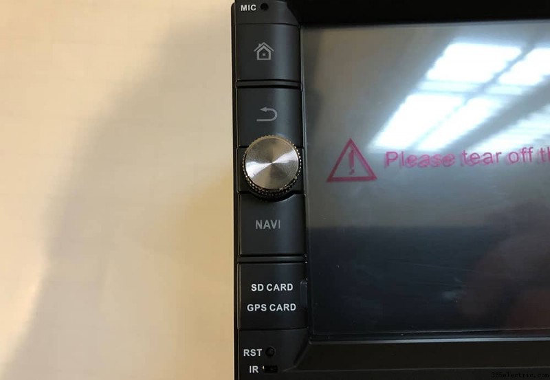 Instalación y análisis de unidad principal Double DIN en Mercedes CLK 320 (2002–2005)