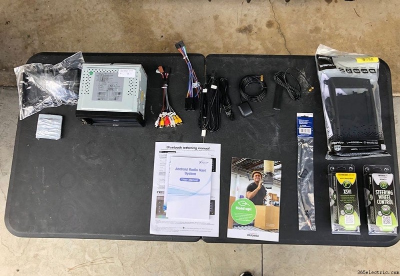 Instalación y análisis de unidad principal Double DIN en Mercedes CLK 320 (2002–2005)