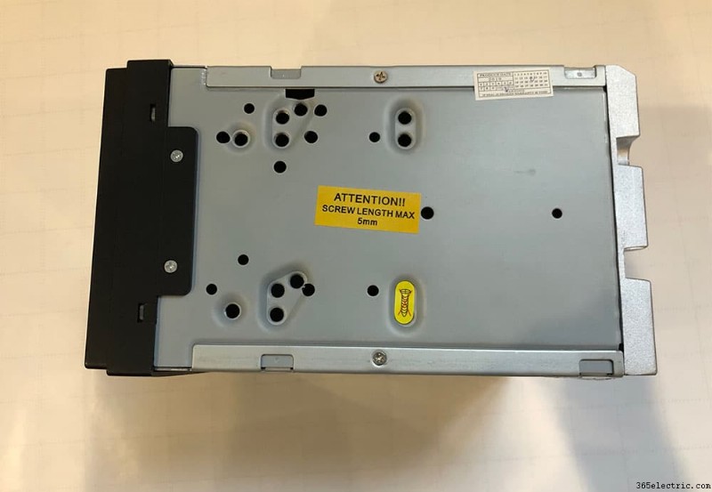 Instalación y análisis de unidad principal Double DIN en Mercedes CLK 320 (2002–2005)