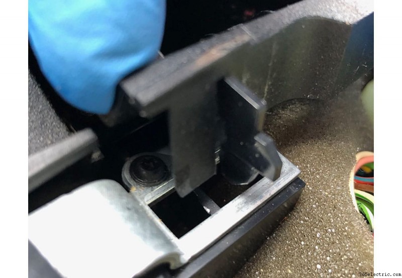 Instalación y análisis de unidad principal Double DIN en Mercedes CLK 320 (2002–2005)