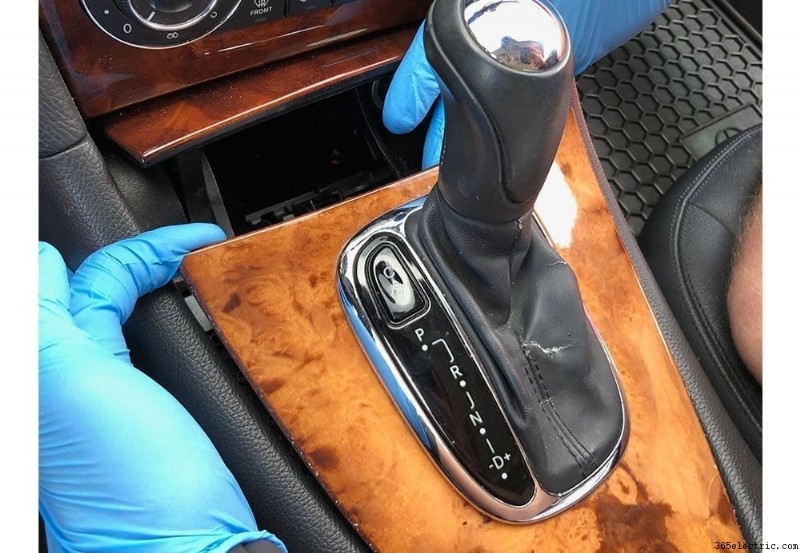 Instalación y análisis de unidad principal Double DIN en Mercedes CLK 320 (2002–2005)