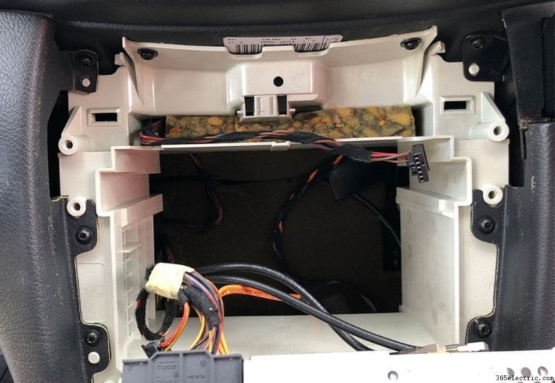 Instalación y análisis de unidad principal Double DIN en Mercedes CLK 320 (2002–2005)