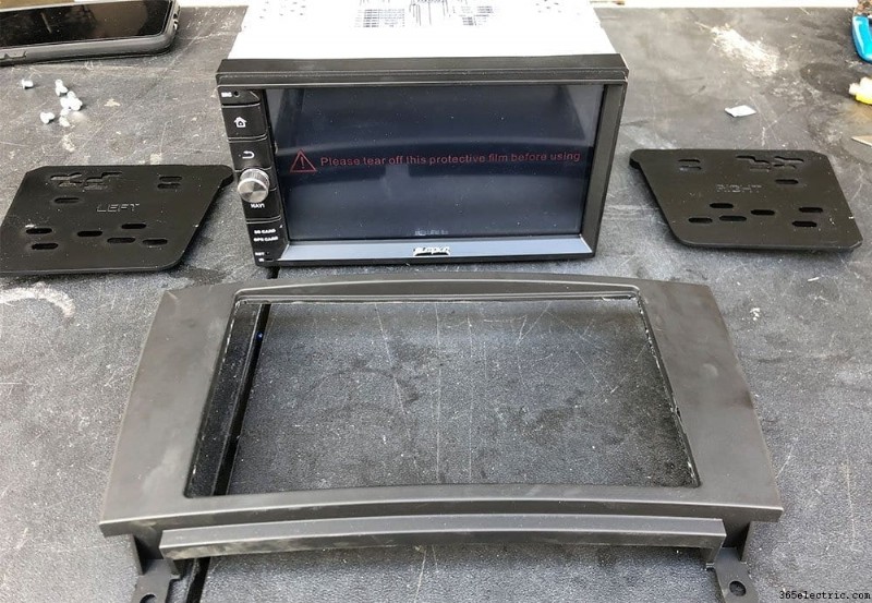 Instalación y análisis de unidad principal Double DIN en Mercedes CLK 320 (2002–2005)