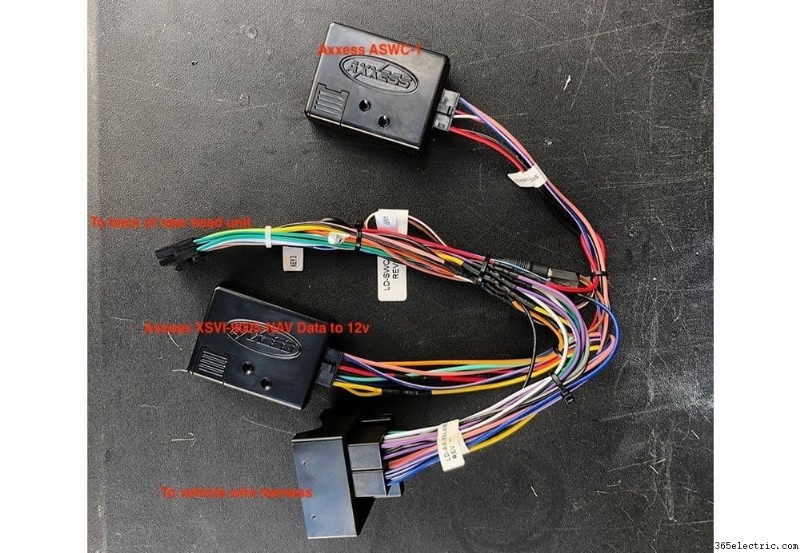 Instalación y análisis de unidad principal Double DIN en Mercedes CLK 320 (2002–2005)